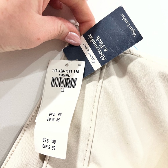 Abercrombie & Fitch Women's High-Waisted Cream Shorts - Picture 7 of 9